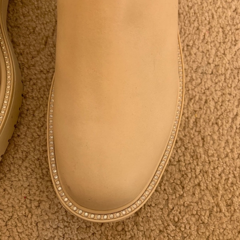 Boots - Picture 4 of 6